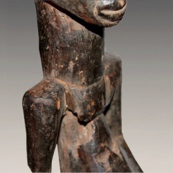 Figure d'ancêtre en statuette de fertilité