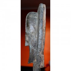 Ancien reliquaire du Bwete Kota de profil
