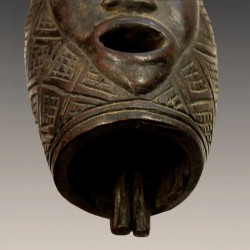 Ancienne cloche cultuelle Bembé