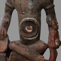 Nkisi Bakongo statuette africaine avec enfant