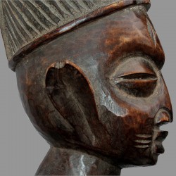 Porteuse de coupe Yoruba à genoux