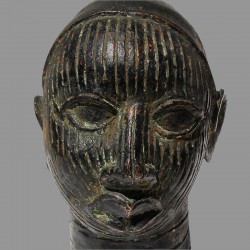 Tête de reine en bronze du Bénin