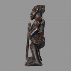 Statuette africaine Tikar Ancetre chasseur cueilleur profil gauche