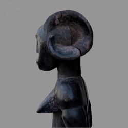 Statuette femme fang Mvai coiffe a cornes Cameroun
