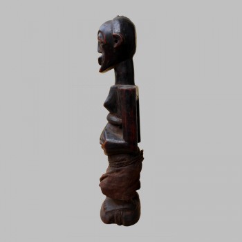 Statuette Songye prestige et pouvoir Chef de village profil