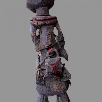 Forte et ancienne Statuette Mambila Kaka le dos
