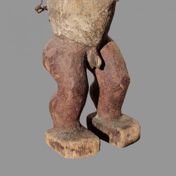 Statuette MBete avec cavite dorsale detail