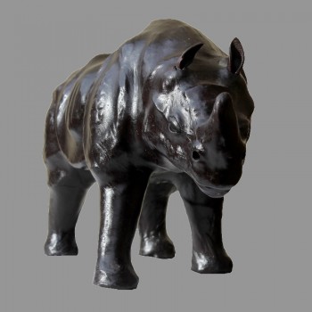 Beau rhinocéros en cuir très réaliste