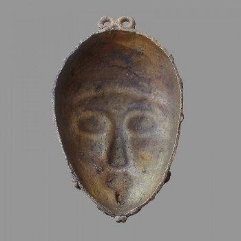 Masque Baoule pendentif en bronze de dos