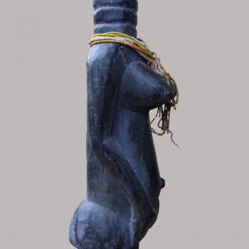 Figure de fecondite Koulango ancienne détail du corps