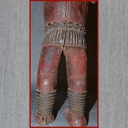 Statuette Kuyu en figure d’ancêtre detail