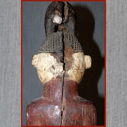 Statuette Kuyu en figure d’ancêtre fentes d'âge